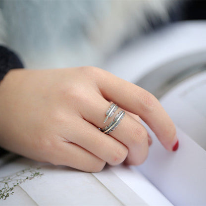 RETRO FEATHER RING