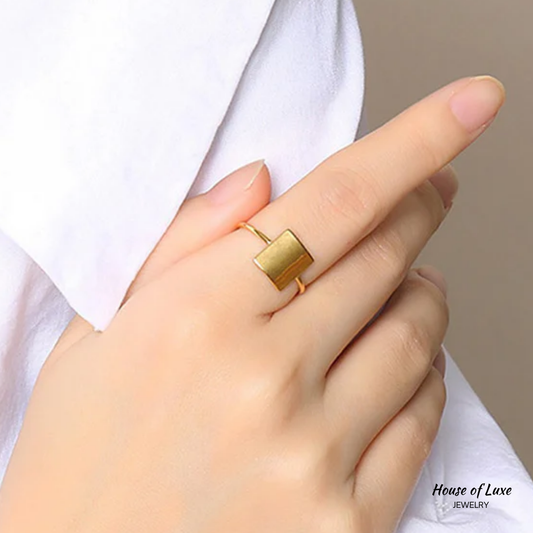 MINIMALIST GEOMETRIC RING