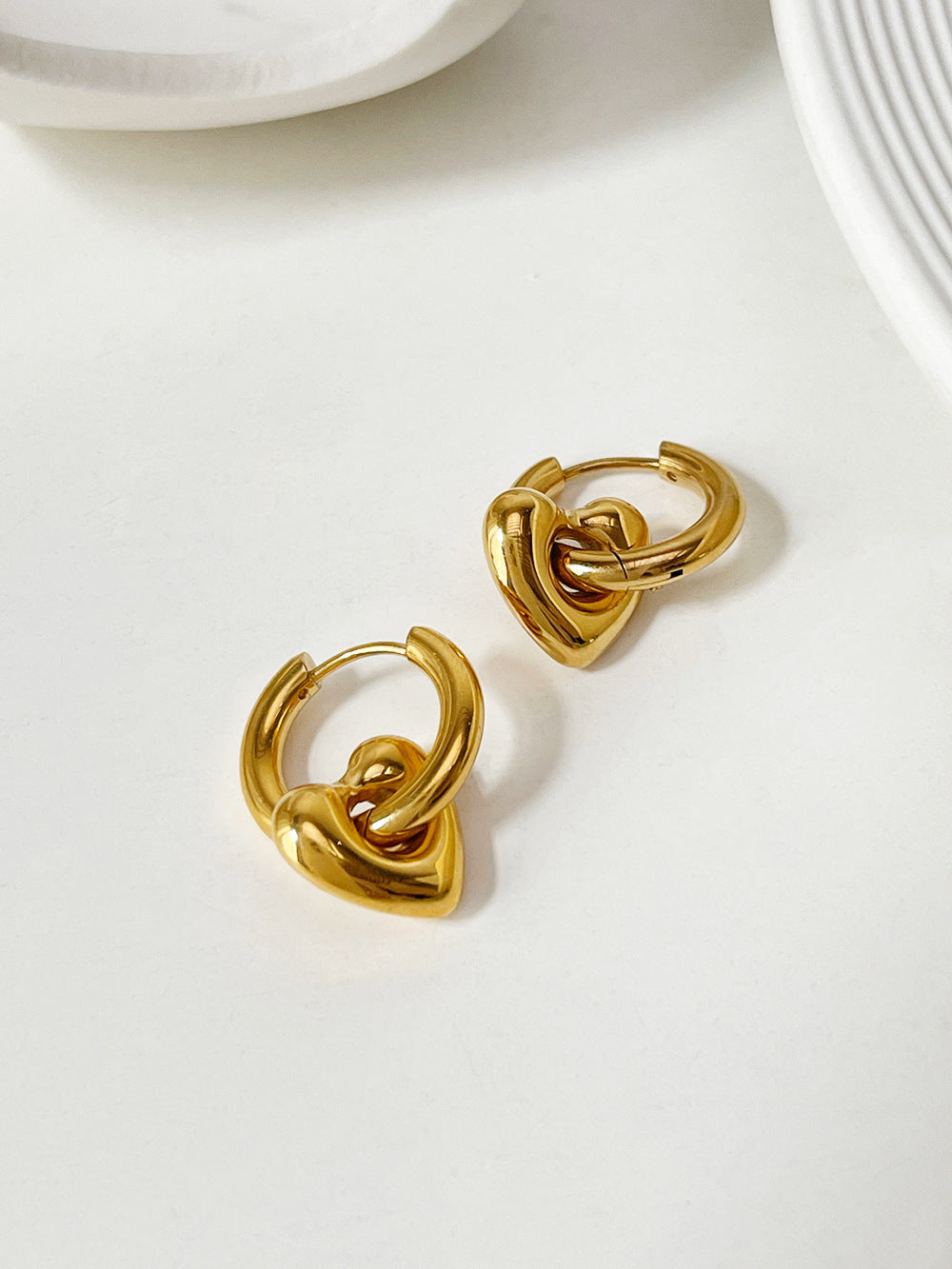 ELEGANT HEART CIRCLE EARRINGS